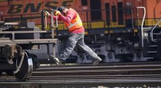 US Lawmakers, Unions Challenge Automated Railroad Inspections