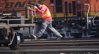 US Lawmakers, Unions Challenge Automated Railroad Inspections