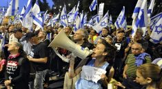 Israeli Citizens Protest Outside Netanyahu’s Residence, Demand End to Gaza War