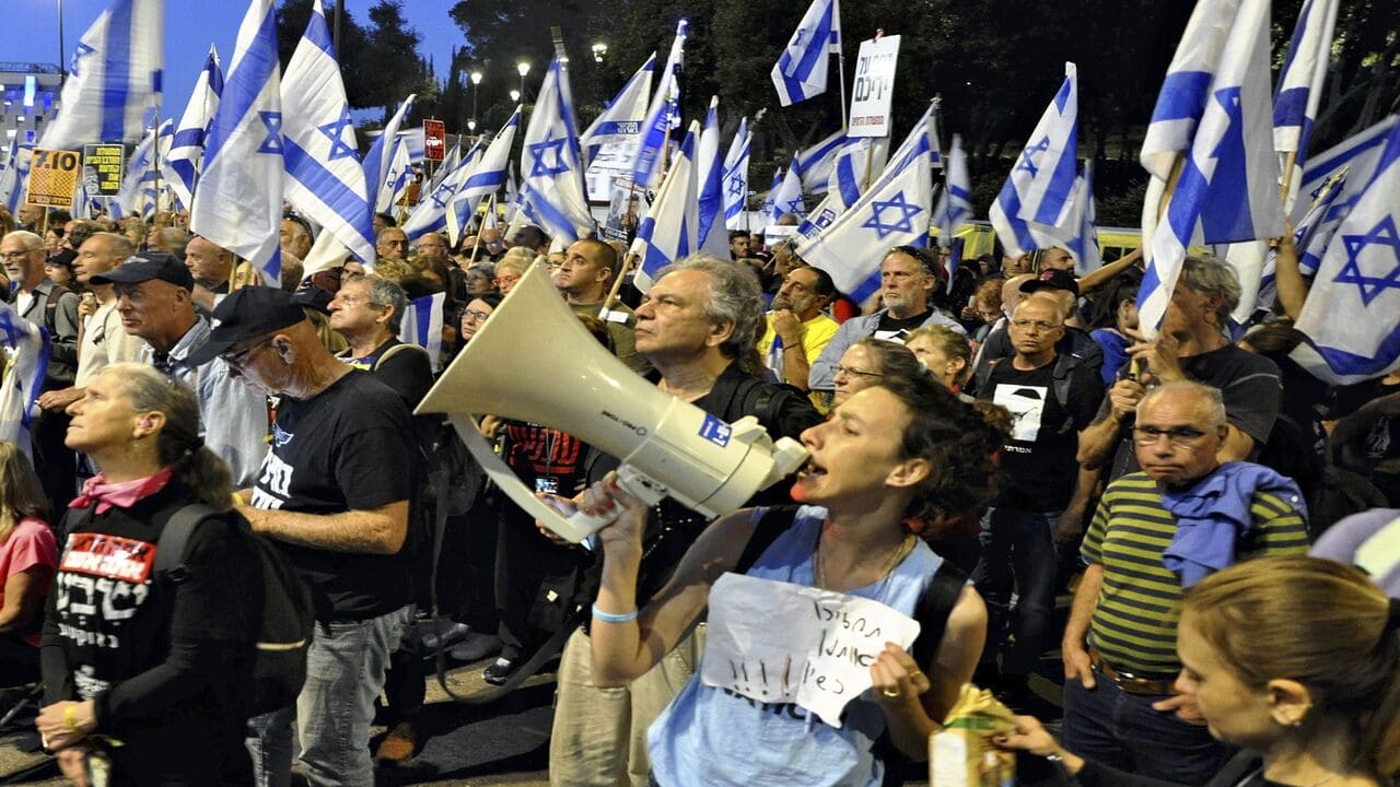 Israeli Citizens Protest Outside Netanyahu’s Residence, Demand End to Gaza War